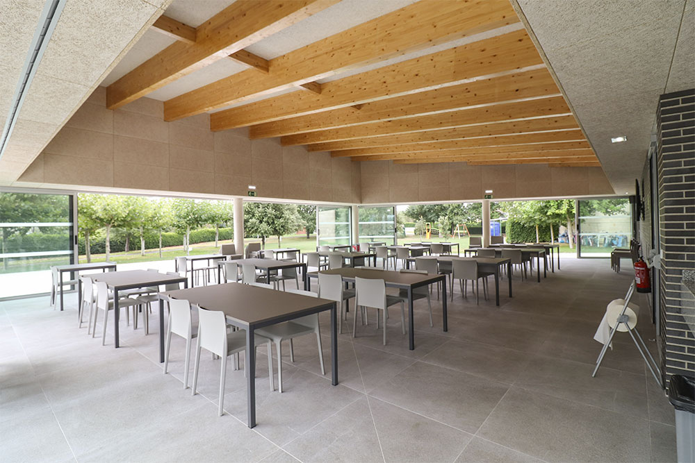 CONSTRUCCION DE EDIFICIO DE MERENDEROS EN PISCINAS DE ESQUIROZ