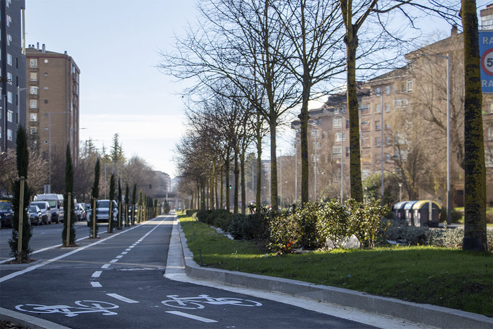 CONSTRUCCIÓN DE VÍA CICLISTA EN LA CALLE MADRID DE VITORIA-GASTEIZ