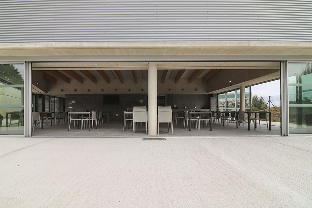 CONSTRUCCION DE EDIFICIO DE MERENDEROS EN PISCINAS DE ESQUIROZ