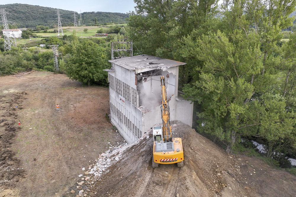 OBRAS DE DERRIBO Y DESCONTAMINACIÓN DEL SUBSUELO DE LAS ANTIGUA INSTALACIONES DE ISPHORDING EN ALTSASU-ALSASUA (NAVARRA)