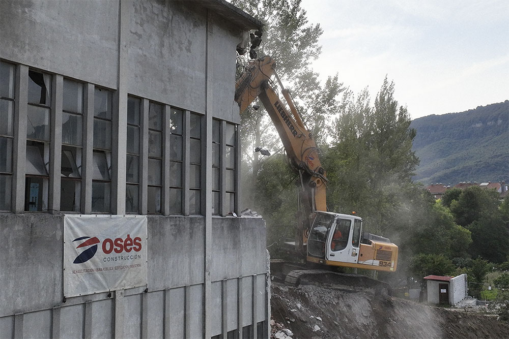 OBRAS DE DERRIBO Y DESCONTAMINACIÓN DEL SUBSUELO DE LAS ANTIGUA INSTALACIONES DE ISPHORDING EN ALTSASU-ALSASUA (NAVARRA)