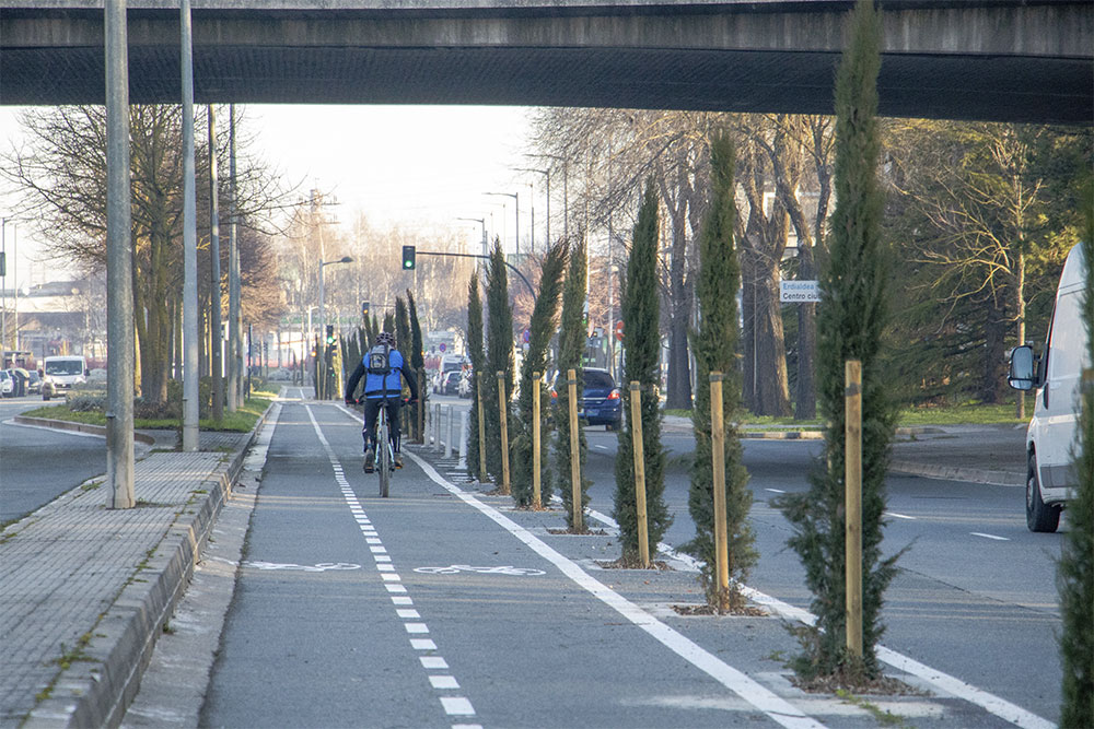 CONSTRUCCIÓN DE VÍA CICLISTA EN LA CALLE MADRID DE VITORIA-GASTEIZ