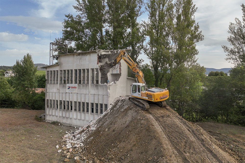 OBRAS DE DERRIBO Y DESCONTAMINACIÓN DEL SUBSUELO DE LAS ANTIGUA INSTALACIONES DE ISPHORDING EN ALTSASU-ALSASUA (NAVARRA)